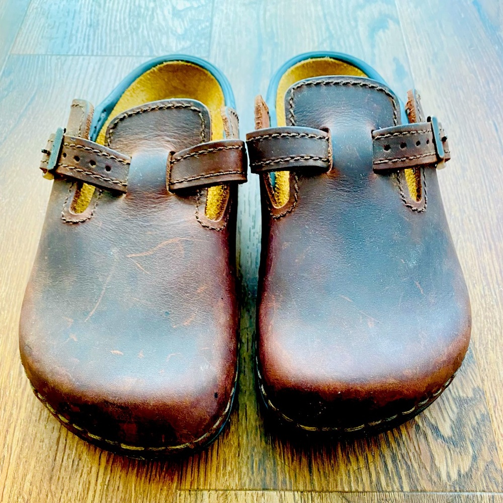 Footprints by Birkenstock Leather Boston Clogs